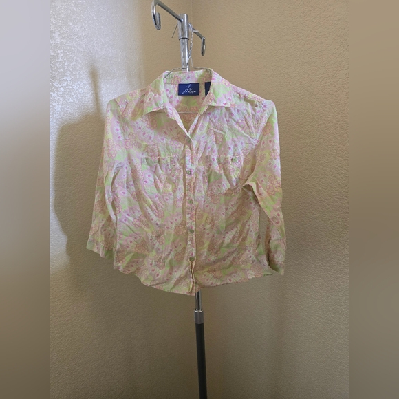 JH Collectibles Long Sleeve Button Up Shirt With Pockets - Picture 1 of 3
